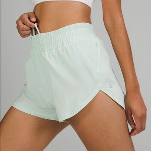 NWT lululemon track that short size 6 / 3”